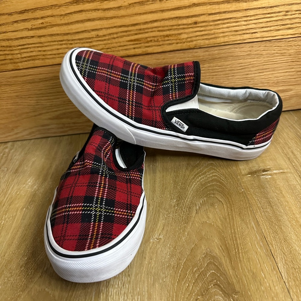 Vans Classic Slip-On Plaid Shoes in red, 8.5 Men’s So Women’s 10